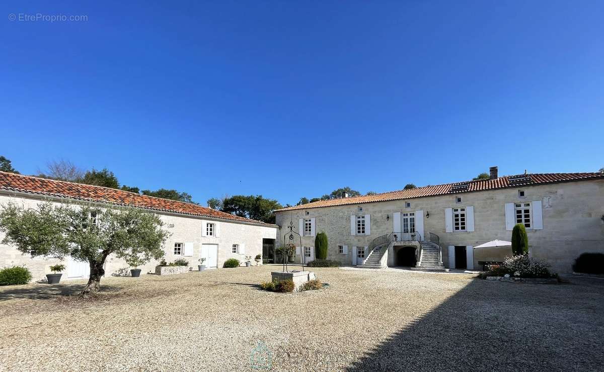 Maison à COGNAC