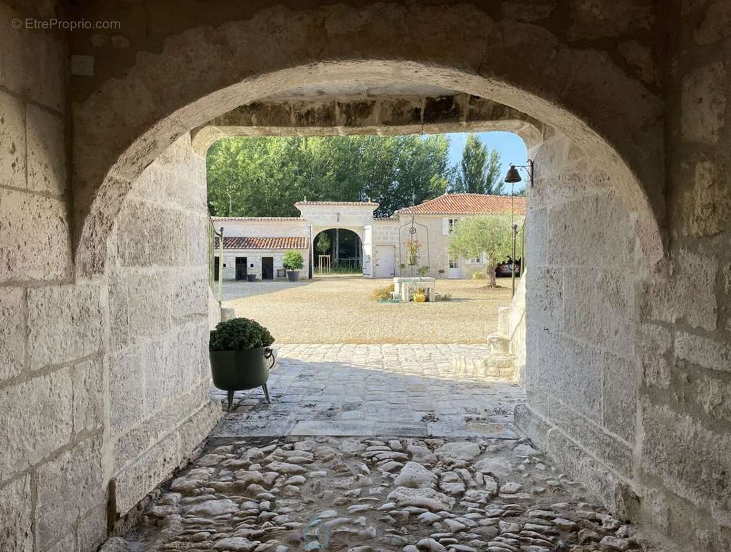 Maison à COGNAC