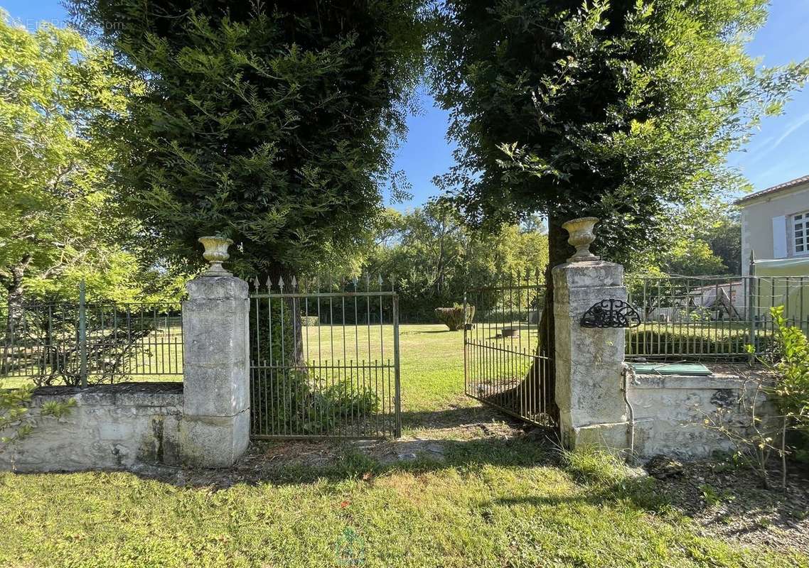 Maison à COGNAC