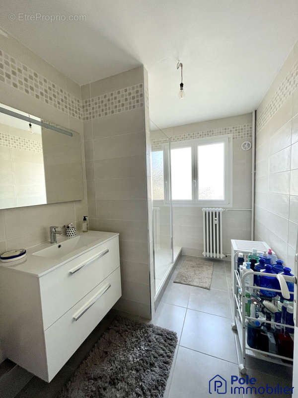 APPARTEMENT F3 IFS-SALLE DE BAIN AVEC DOUCHE A L&#039;ITALIENNE - Appartement à IFS