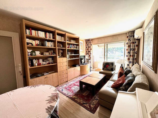 Appartement à VALLAURIS