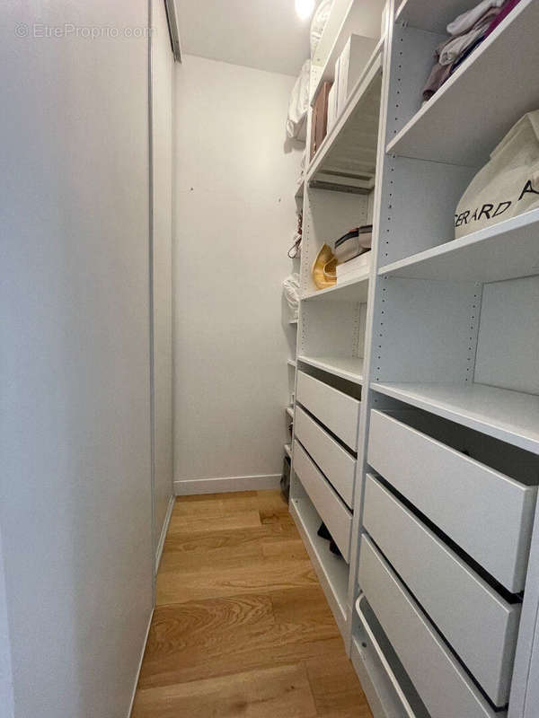 Appartement à LEVALLOIS-PERRET