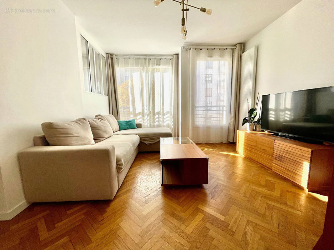 Appartement à LEVALLOIS-PERRET