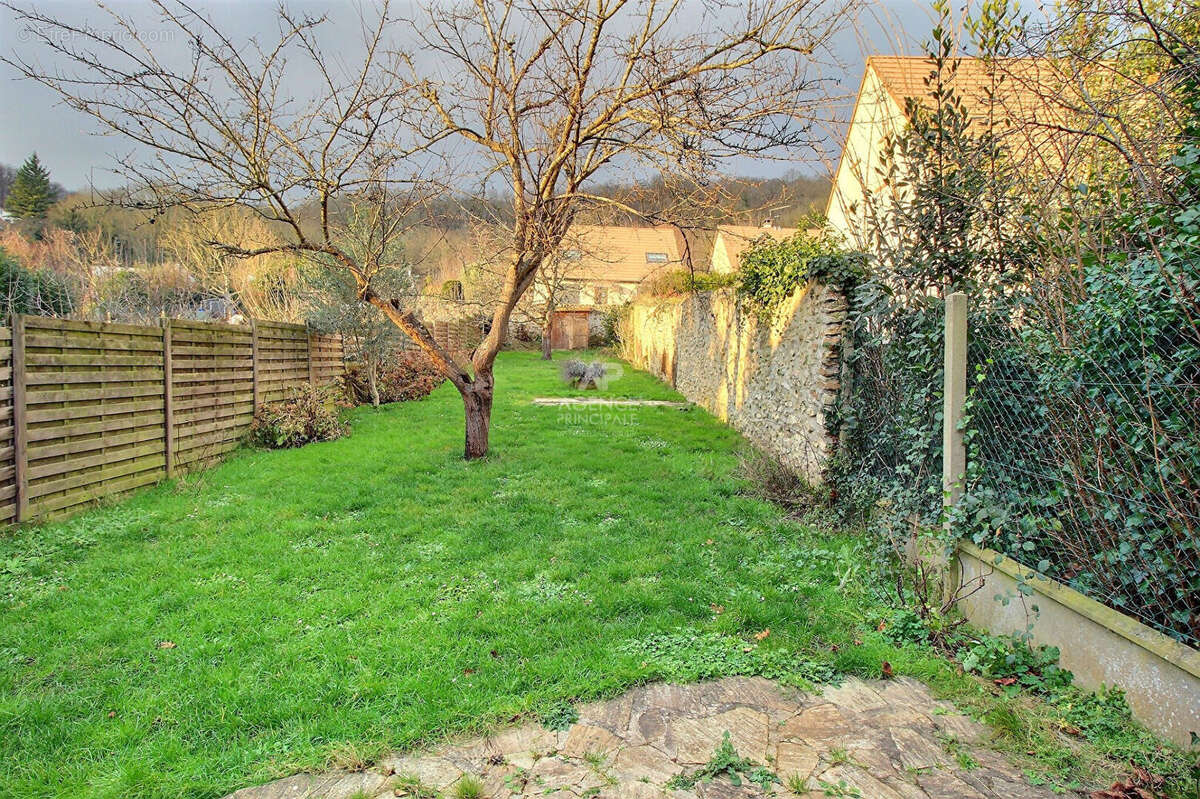 Maison à CHANTELOUP-LES-VIGNES