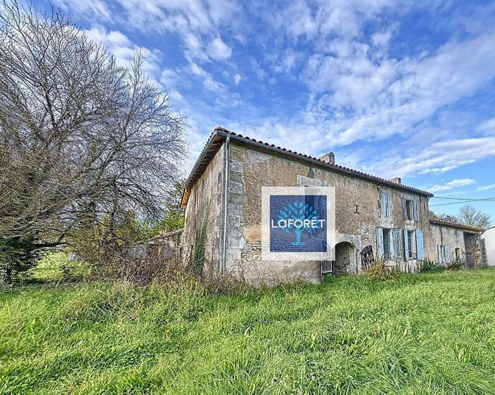 Maison à MONTENDRE