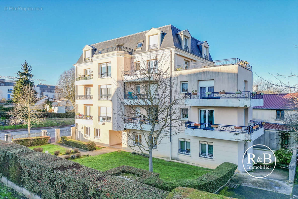 Appartement à LES CLAYES-SOUS-BOIS