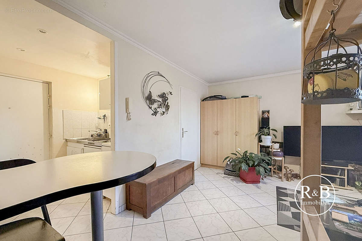 Appartement à LES CLAYES-SOUS-BOIS