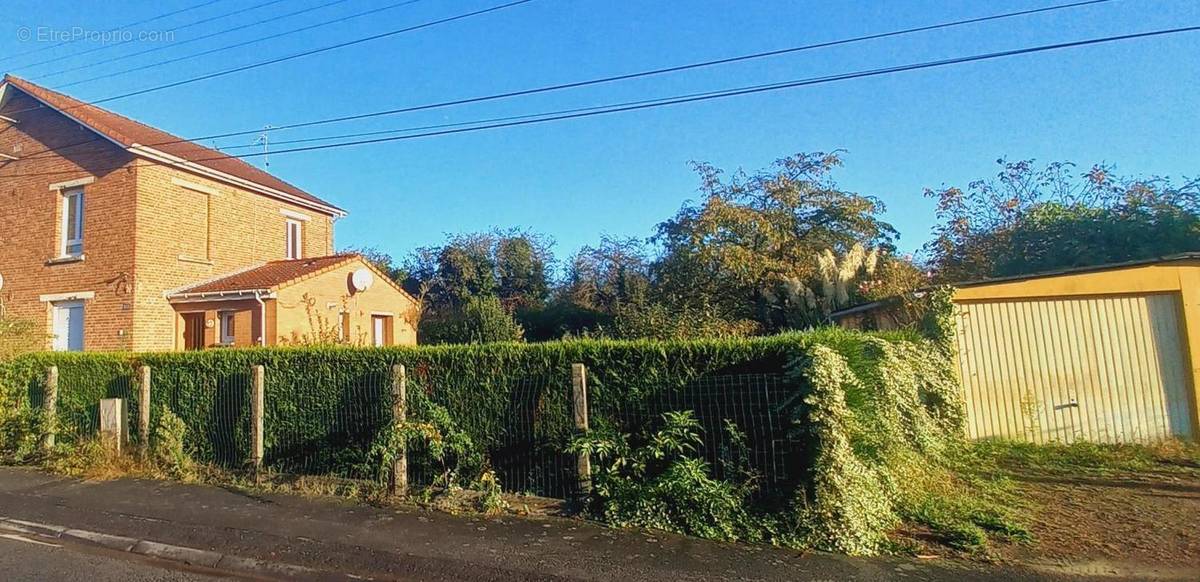 Maison à OSTRICOURT