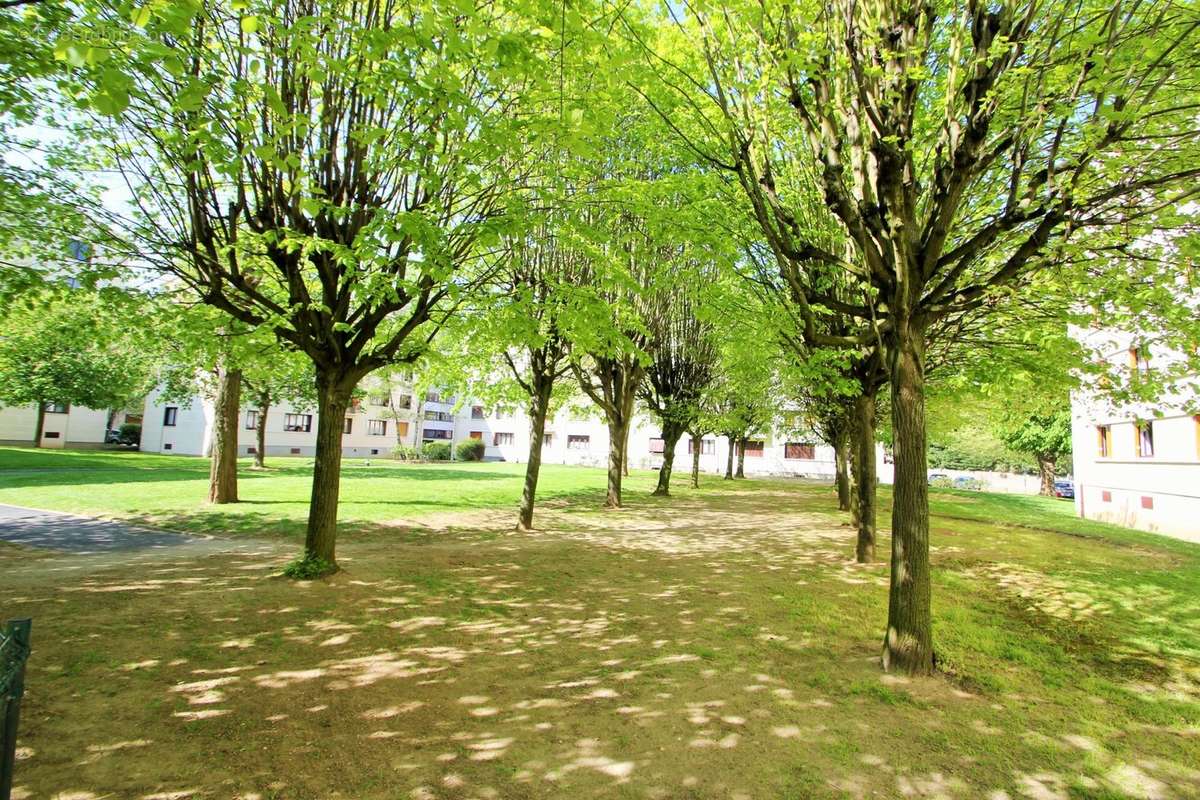 Appartement à LES CLAYES-SOUS-BOIS