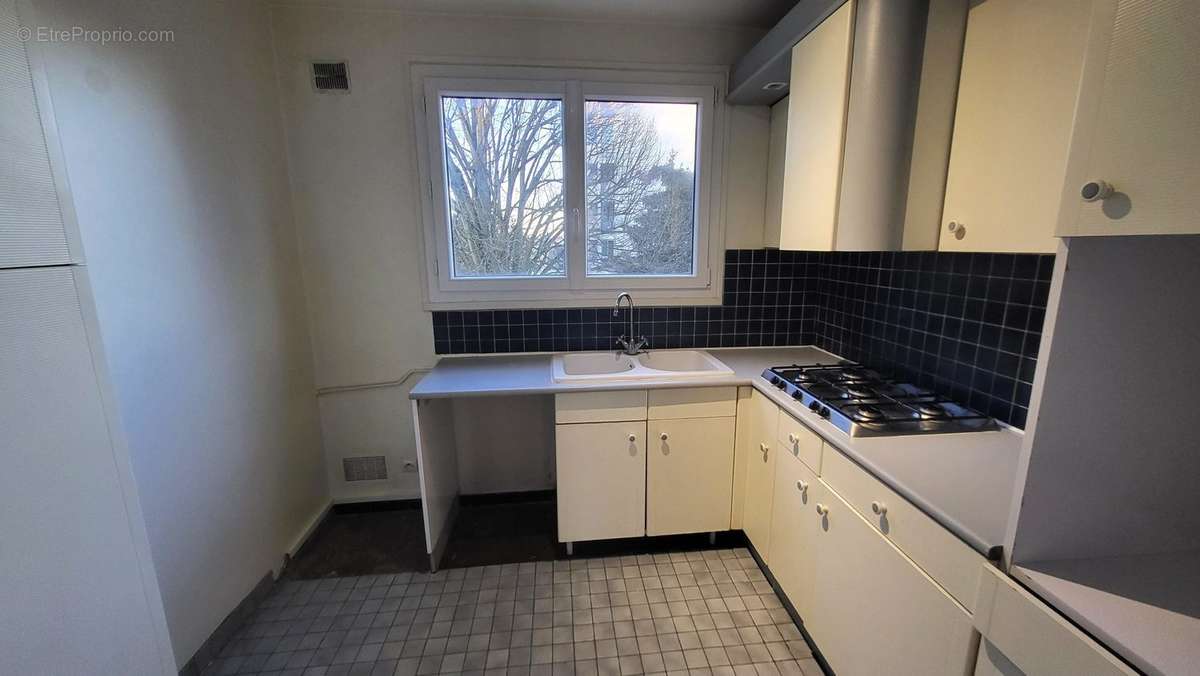 Appartement à LES CLAYES-SOUS-BOIS