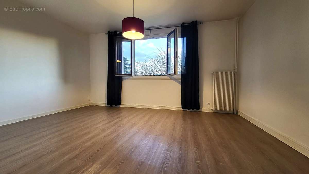 Appartement à LES CLAYES-SOUS-BOIS