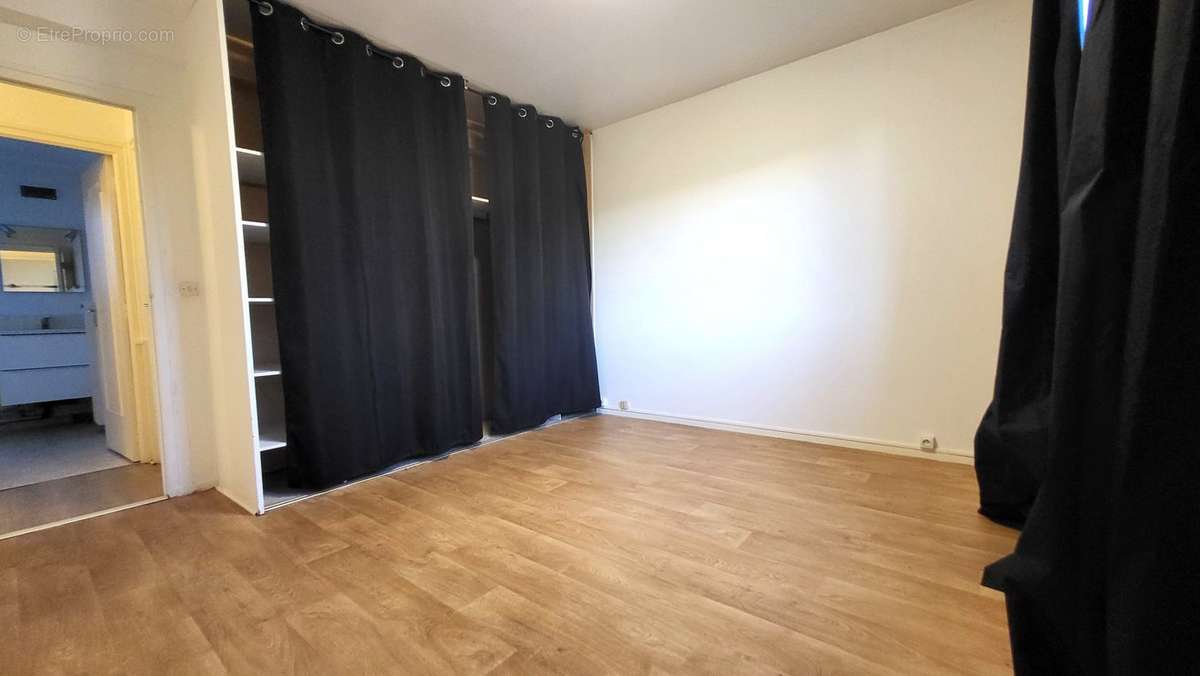 Appartement à LES CLAYES-SOUS-BOIS