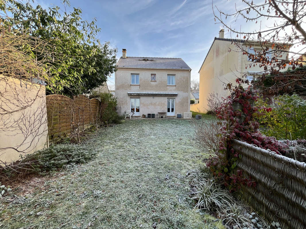 Maison à LES CLAYES-SOUS-BOIS