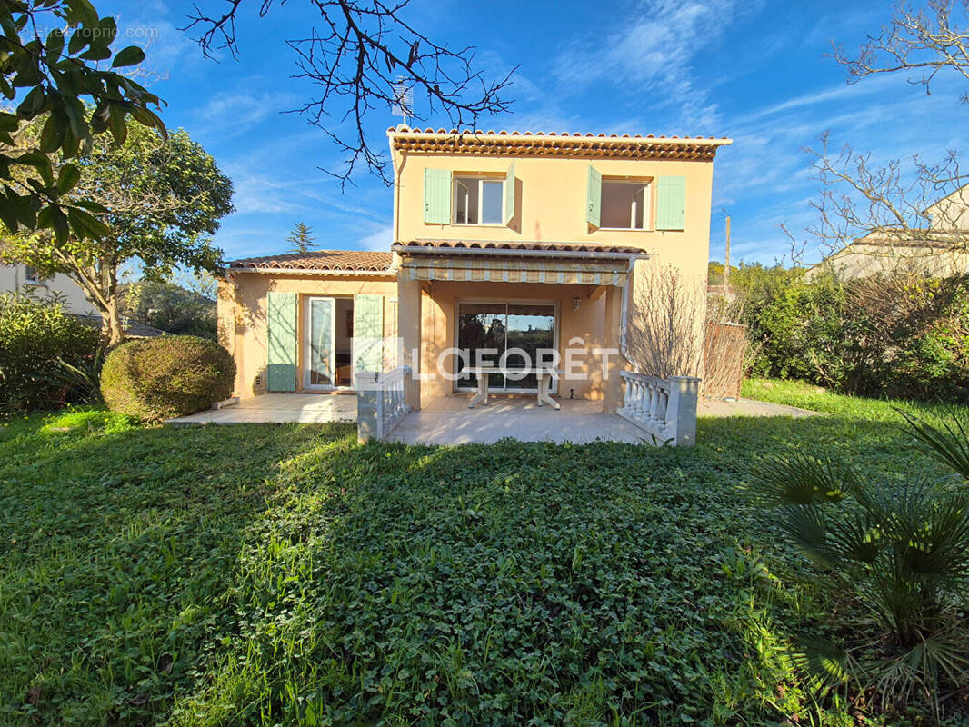 Maison à LA ROQUETTE-SUR-SIAGNE