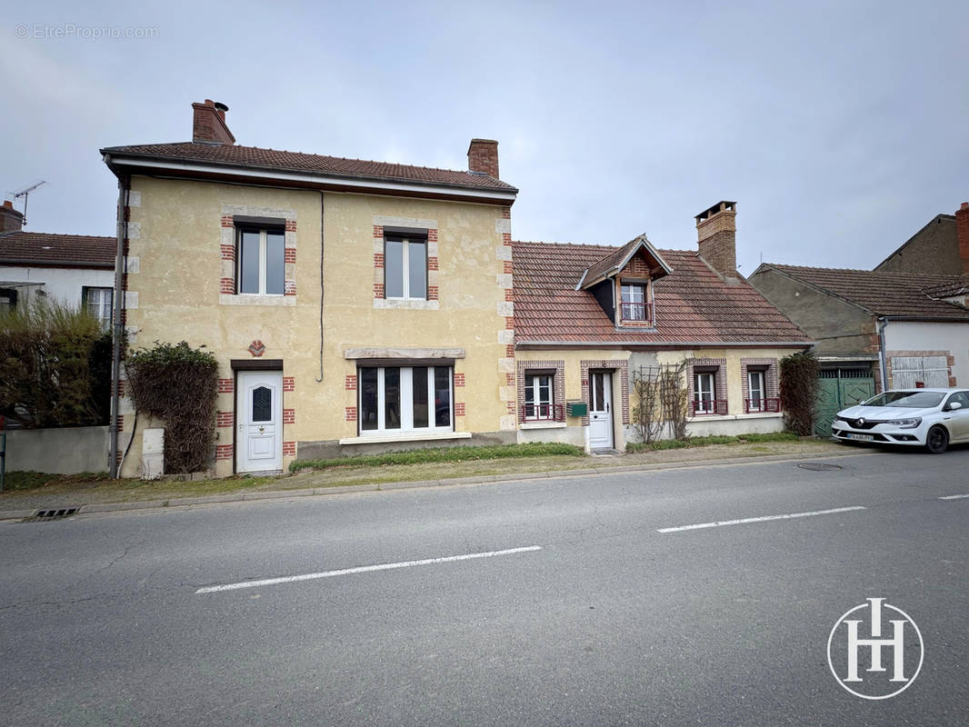 Maison à EPINEUIL-LE-FLEURIEL