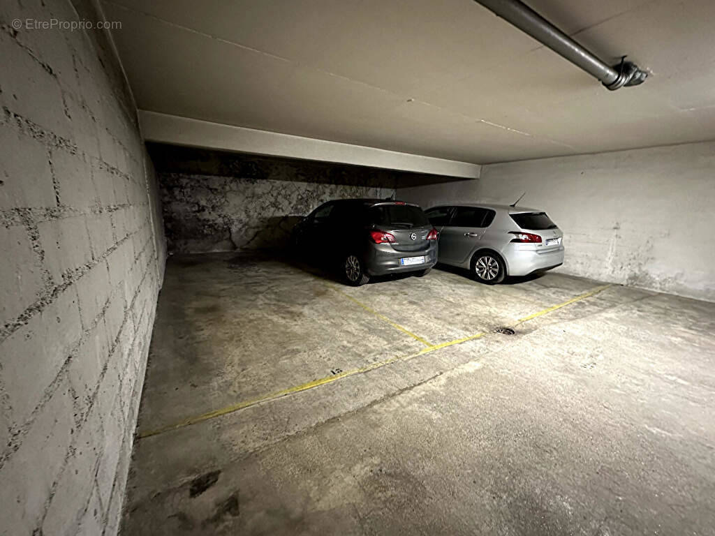 Parking à PARIS-14E