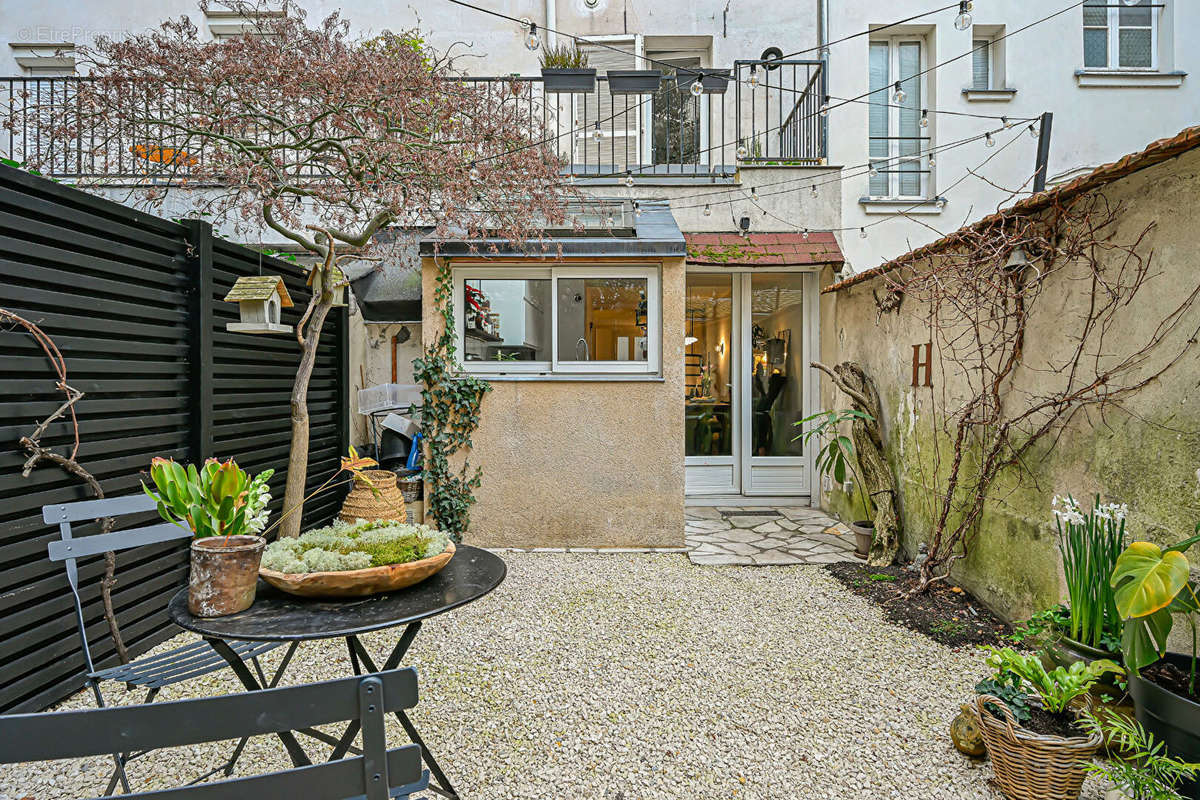 Appartement à PARIS-14E