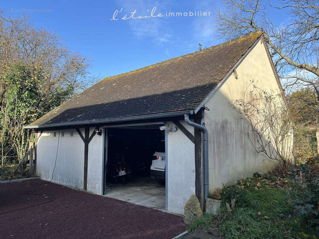 Maison à LA CHAPELLE-MONTLIGEON