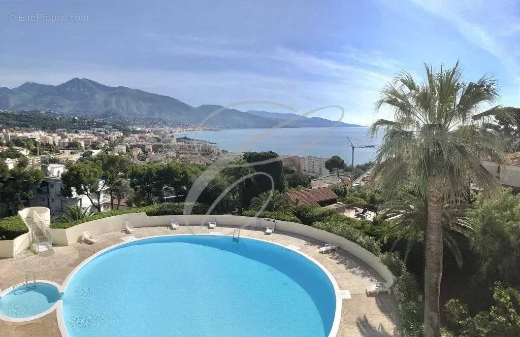 Appartement à ROQUEBRUNE-CAP-MARTIN