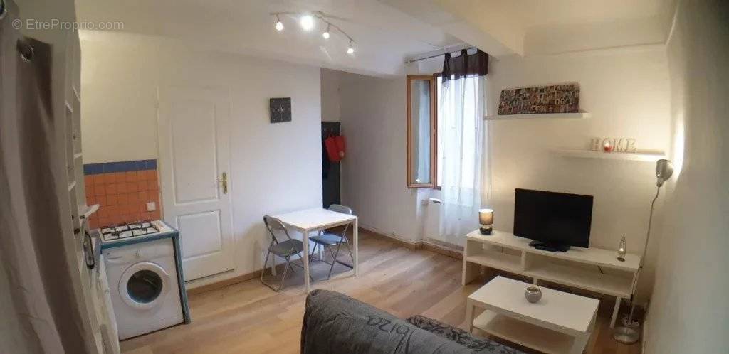 Appartement à SALERNES