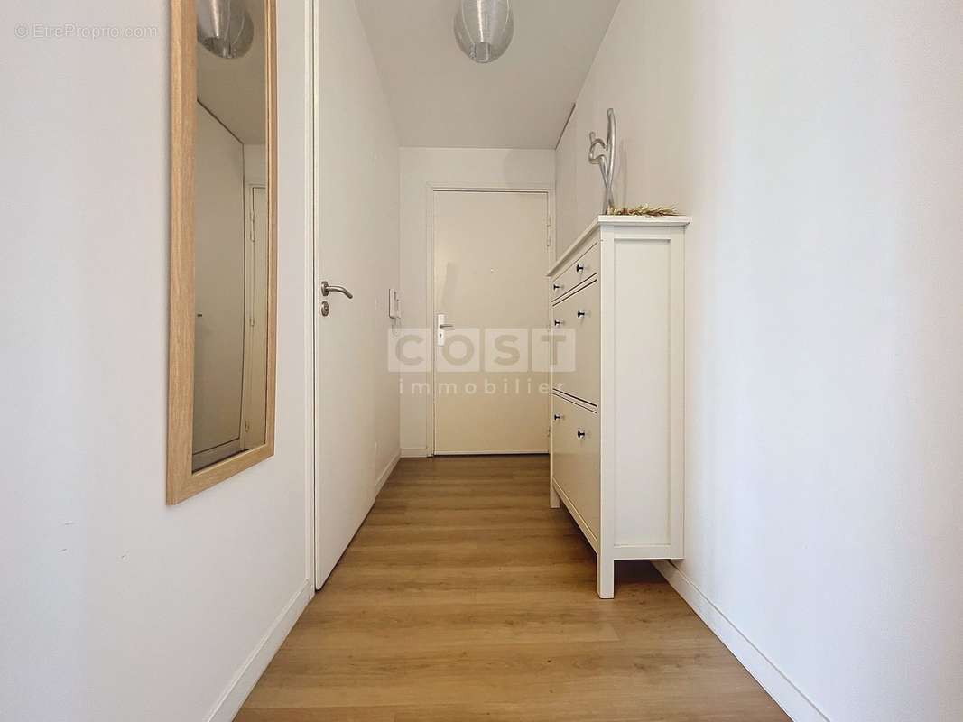 Entré - Appartement à ASNIERES-SUR-SEINE