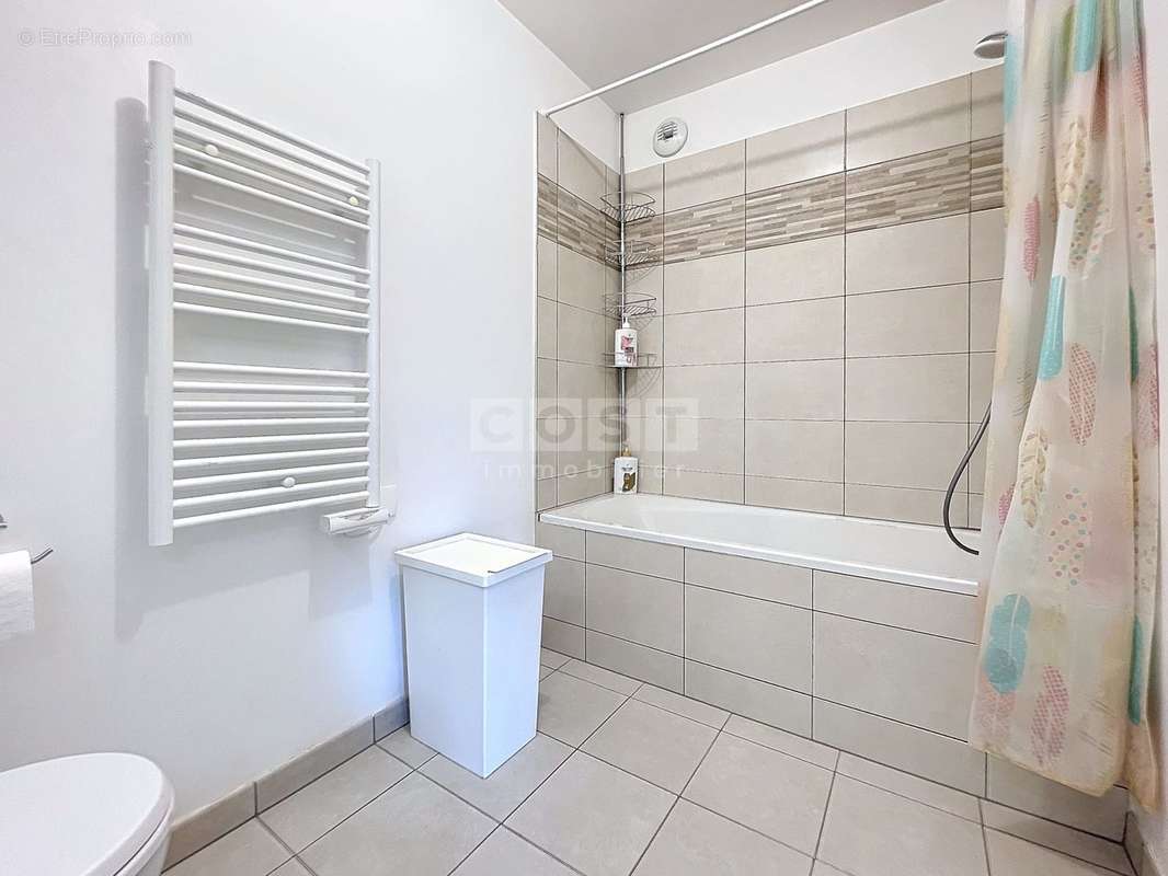 Salle de bain - Appartement à ASNIERES-SUR-SEINE