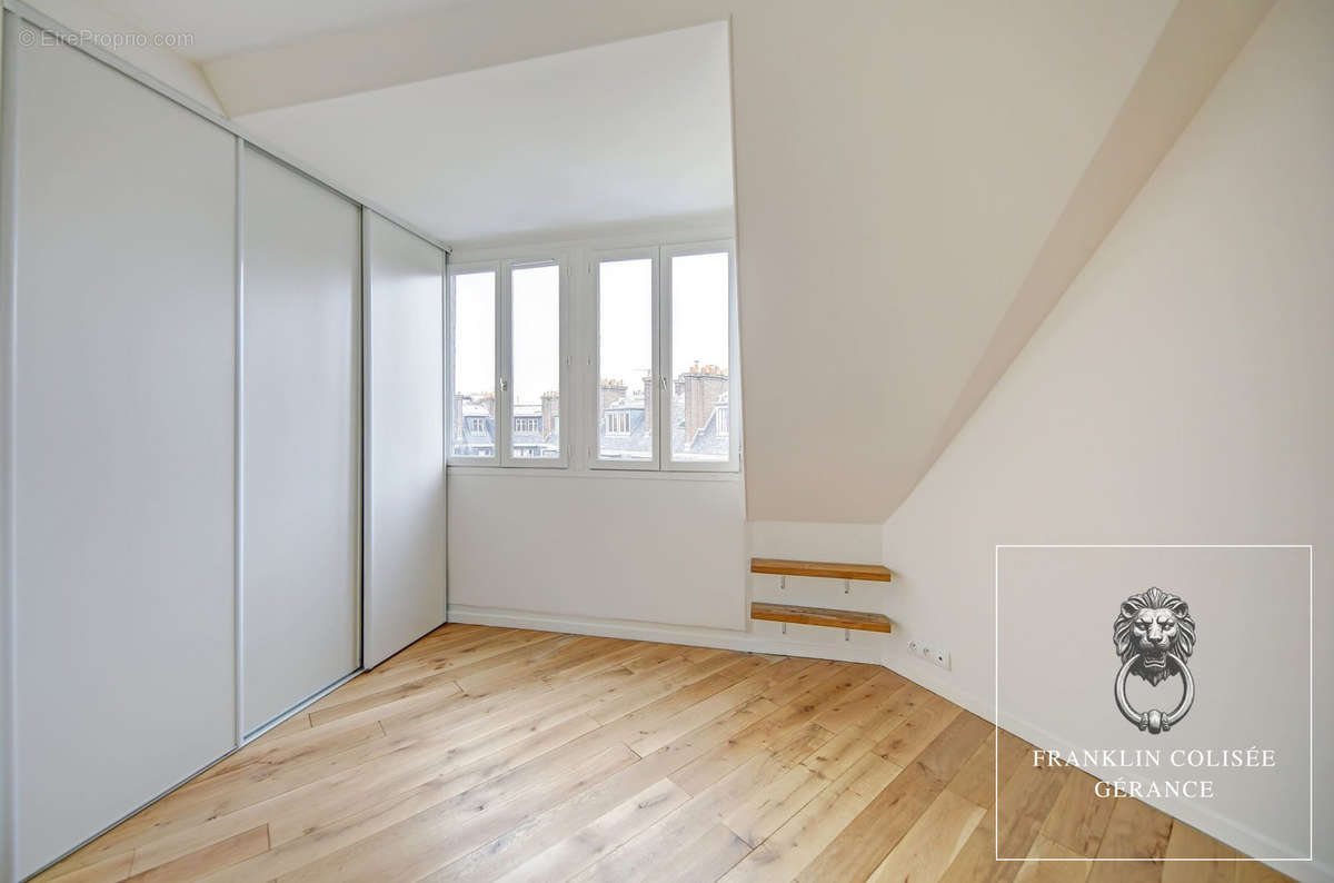 Appartement à PARIS-8E