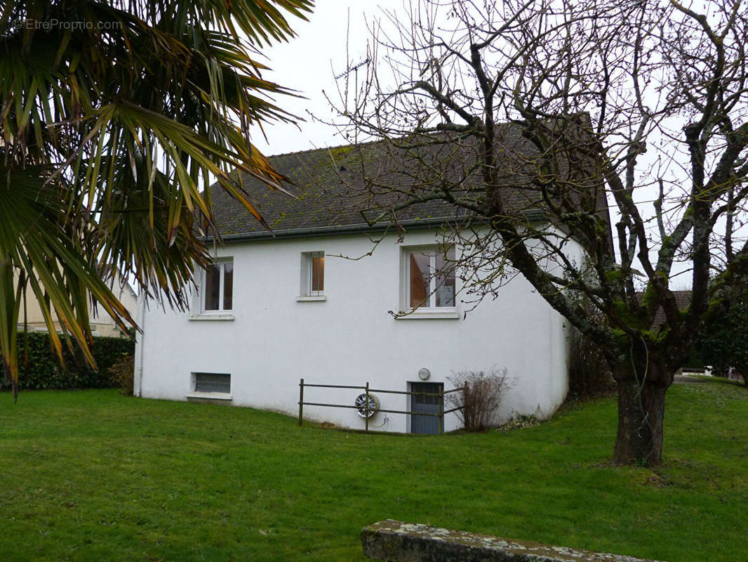 Maison à QUELAINES-SAINT-GAULT