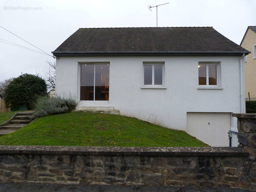 Maison à QUELAINES-SAINT-GAULT