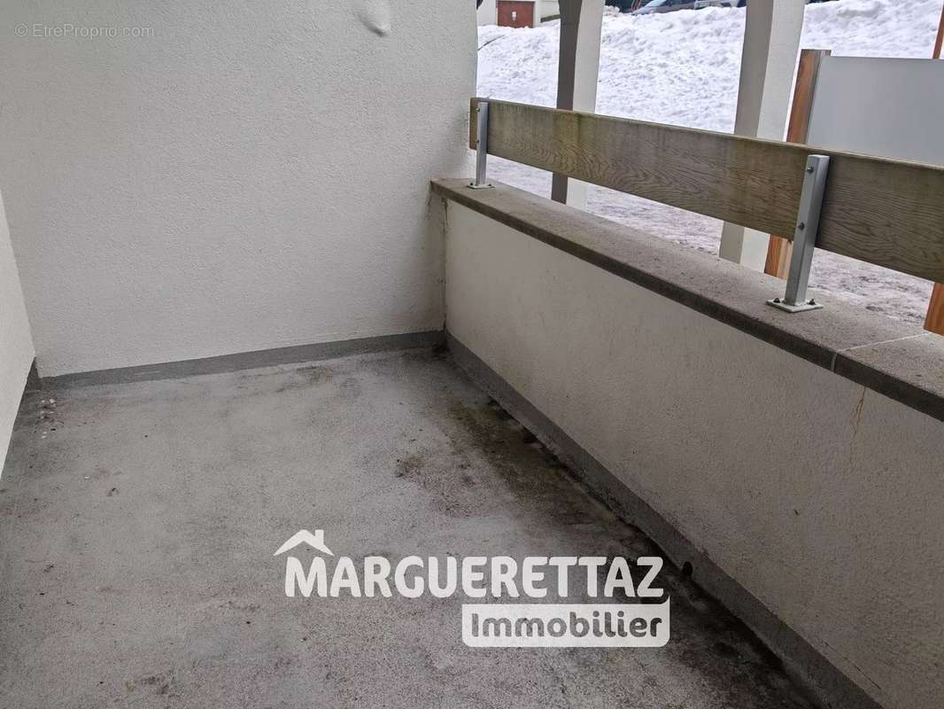 Appartement à MORILLON