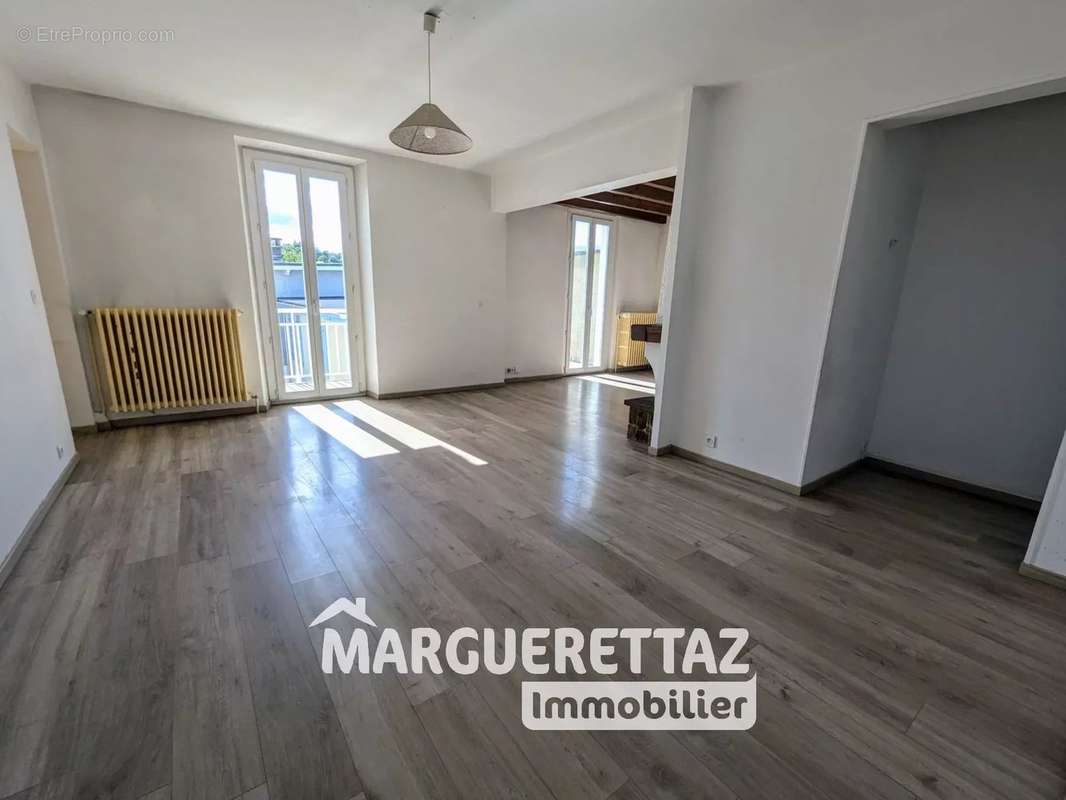 Appartement à BONNE