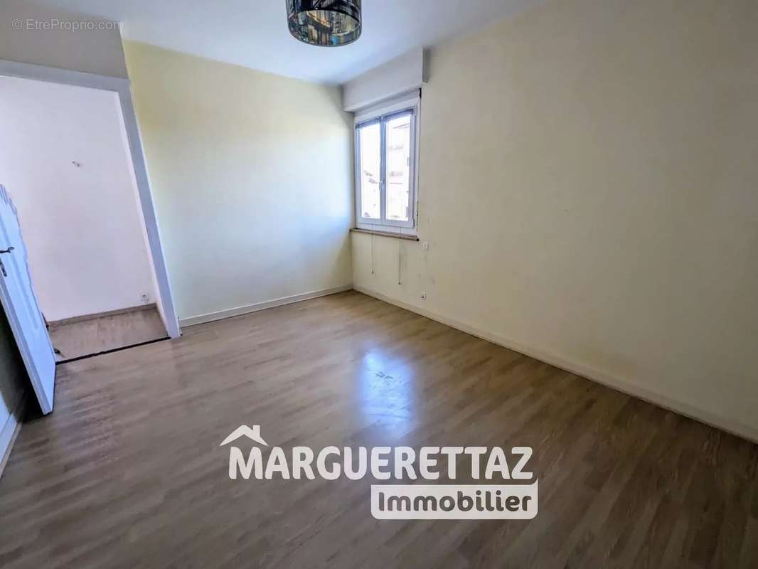 Appartement à BONNE