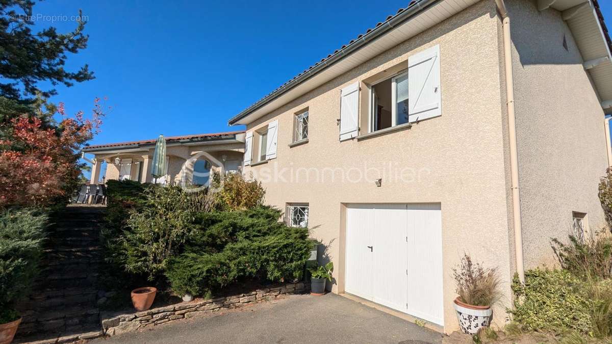 Maison à CHAZELLES-SUR-LYON