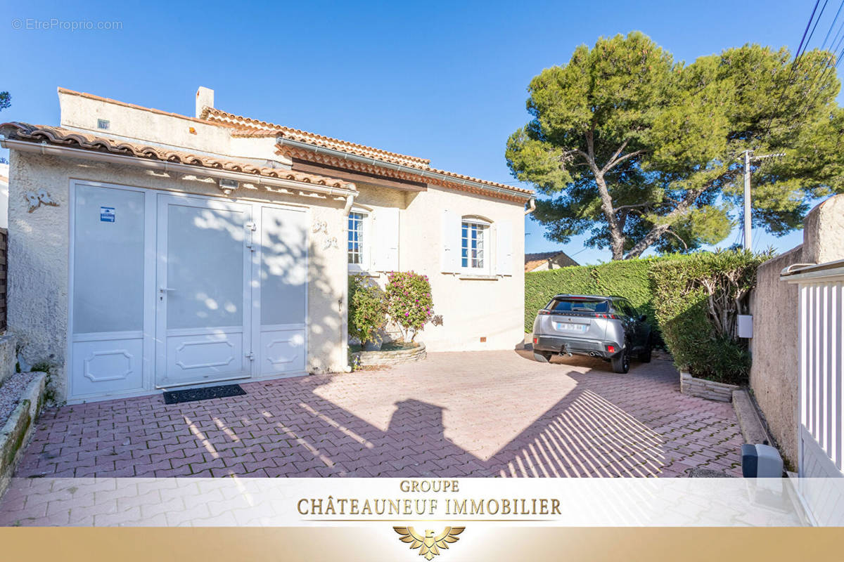 Maison à CHATEAUNEUF-LES-MARTIGUES