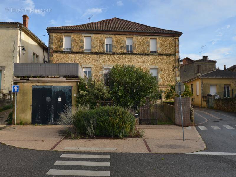 Appartement à CASTELNAU-D&#039;AUZAN