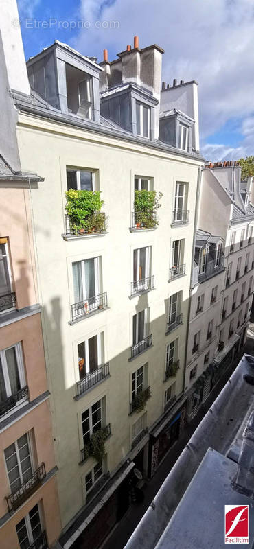 Vue de la chambre - Appartement à PARIS-3E