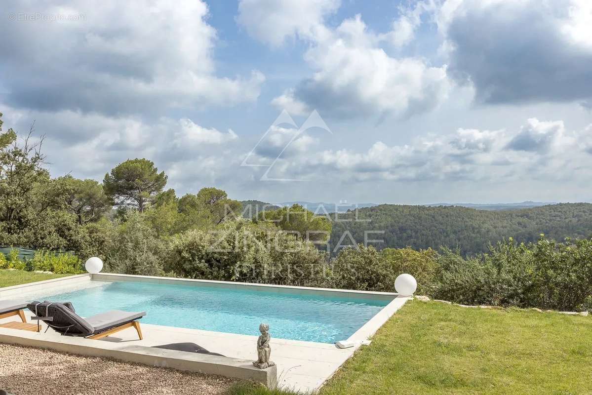 Maison à TOURRETTES-SUR-LOUP