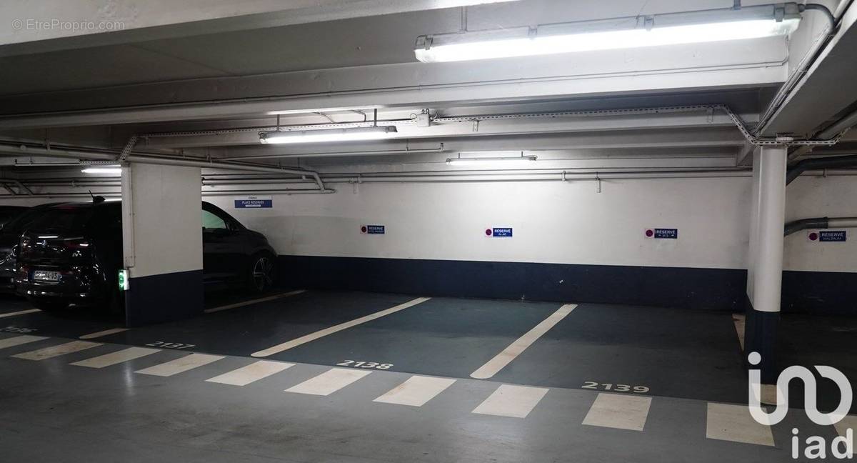 Photo 1 - Parking à PARIS-2E