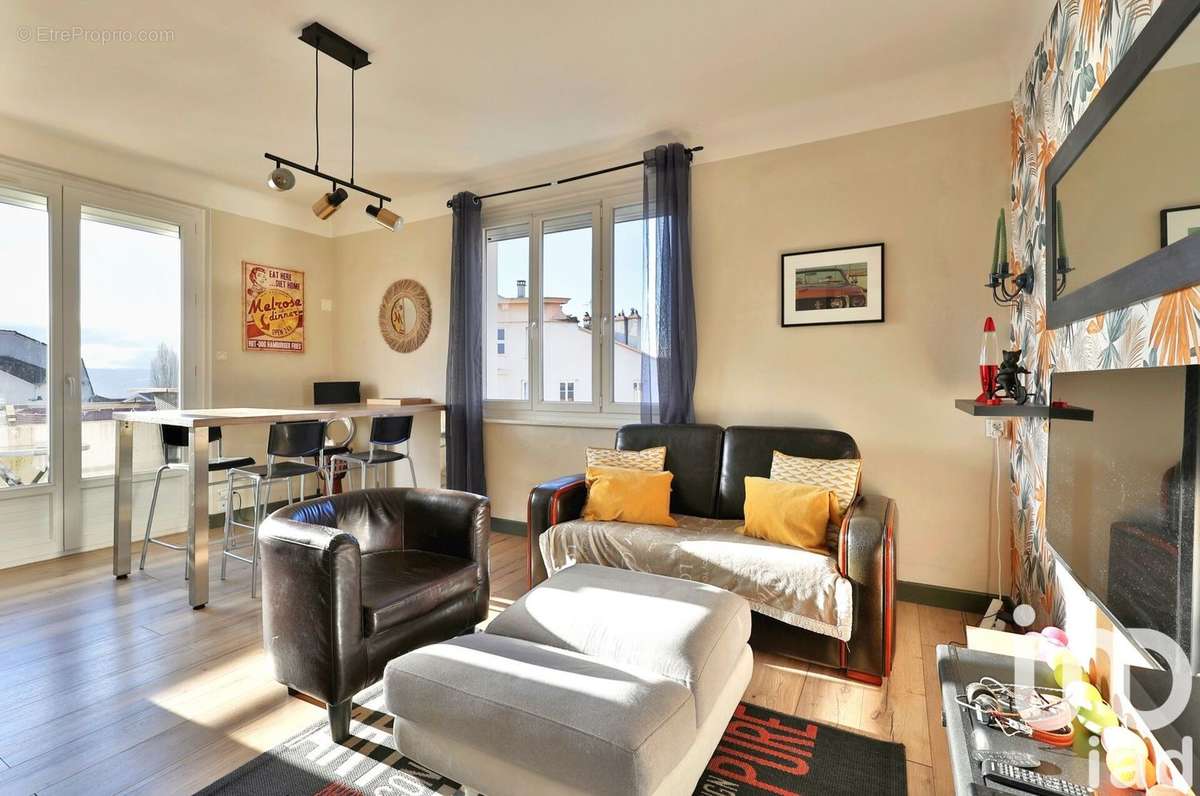 Photo 3 - Appartement à CHAZELLES-SUR-LYON