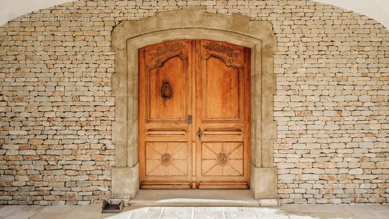 Maison à CHATEAUNEUF-GRASSE