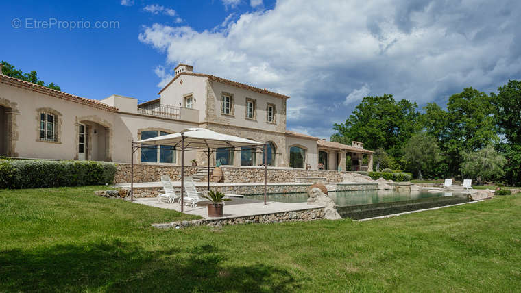 Maison à CHATEAUNEUF-GRASSE