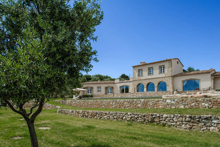 Maison à CHATEAUNEUF-GRASSE