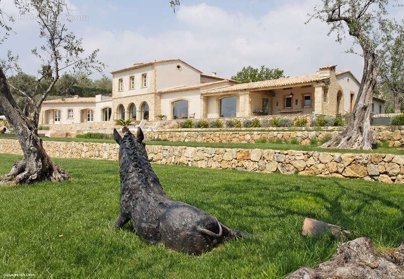 Maison à CHATEAUNEUF-GRASSE