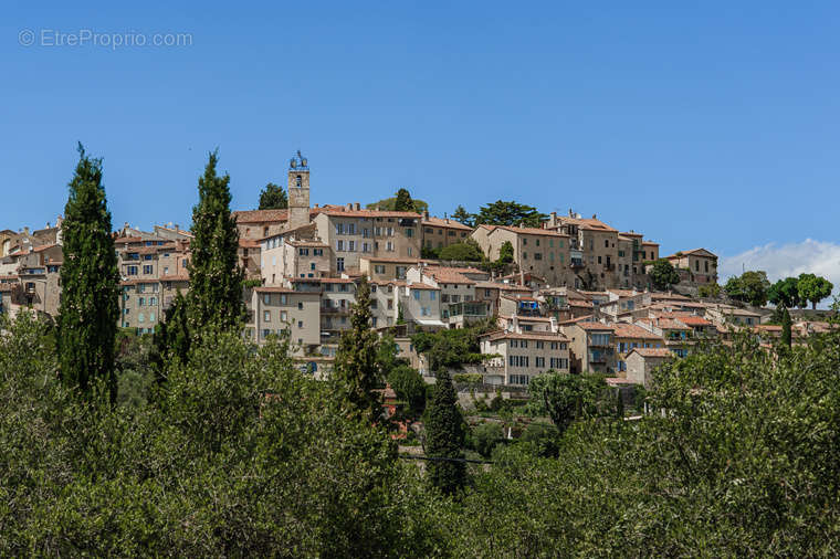 Maison à CHATEAUNEUF-GRASSE