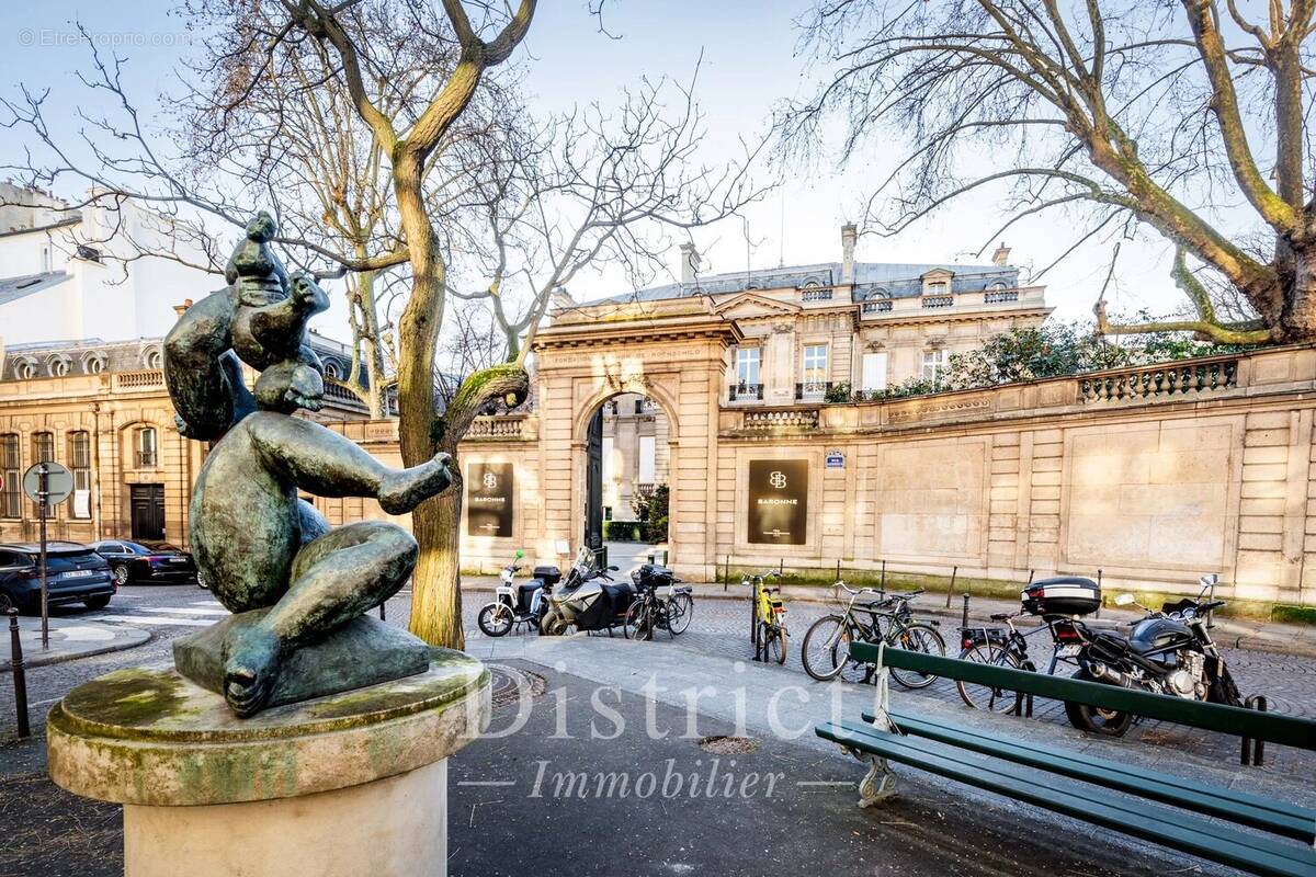 Appartement à PARIS-8E