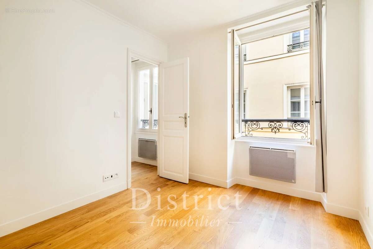 Appartement à PARIS-8E