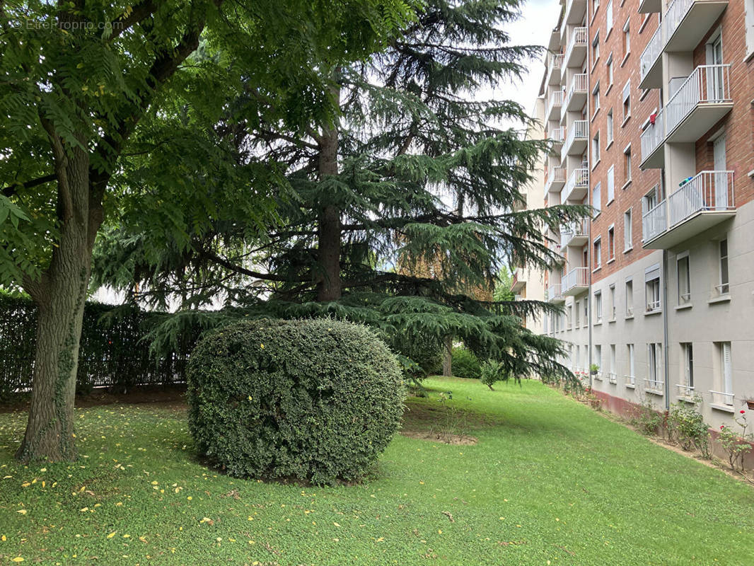 Appartement à MONTROUGE