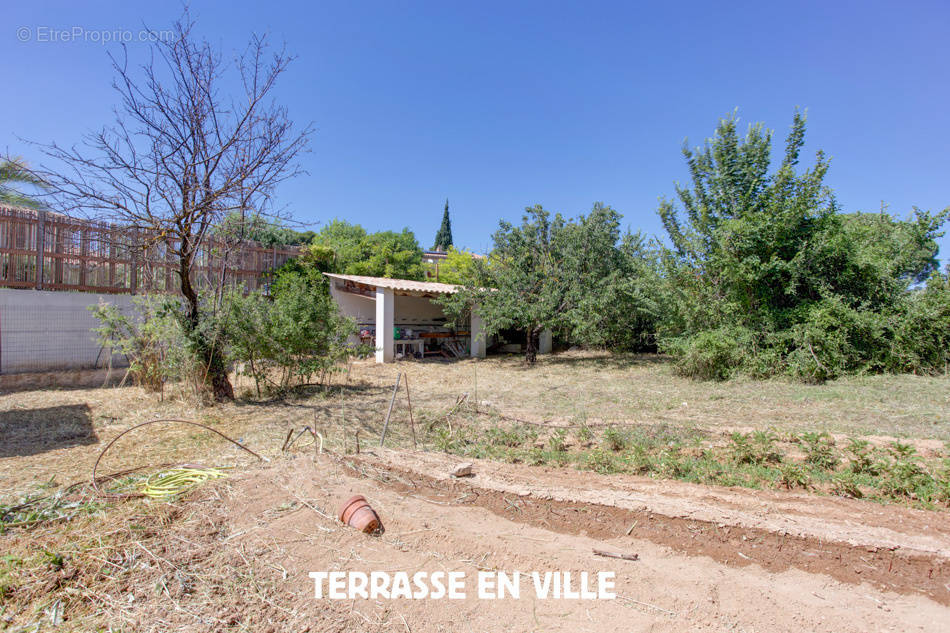 Terrain à AIX-EN-PROVENCE