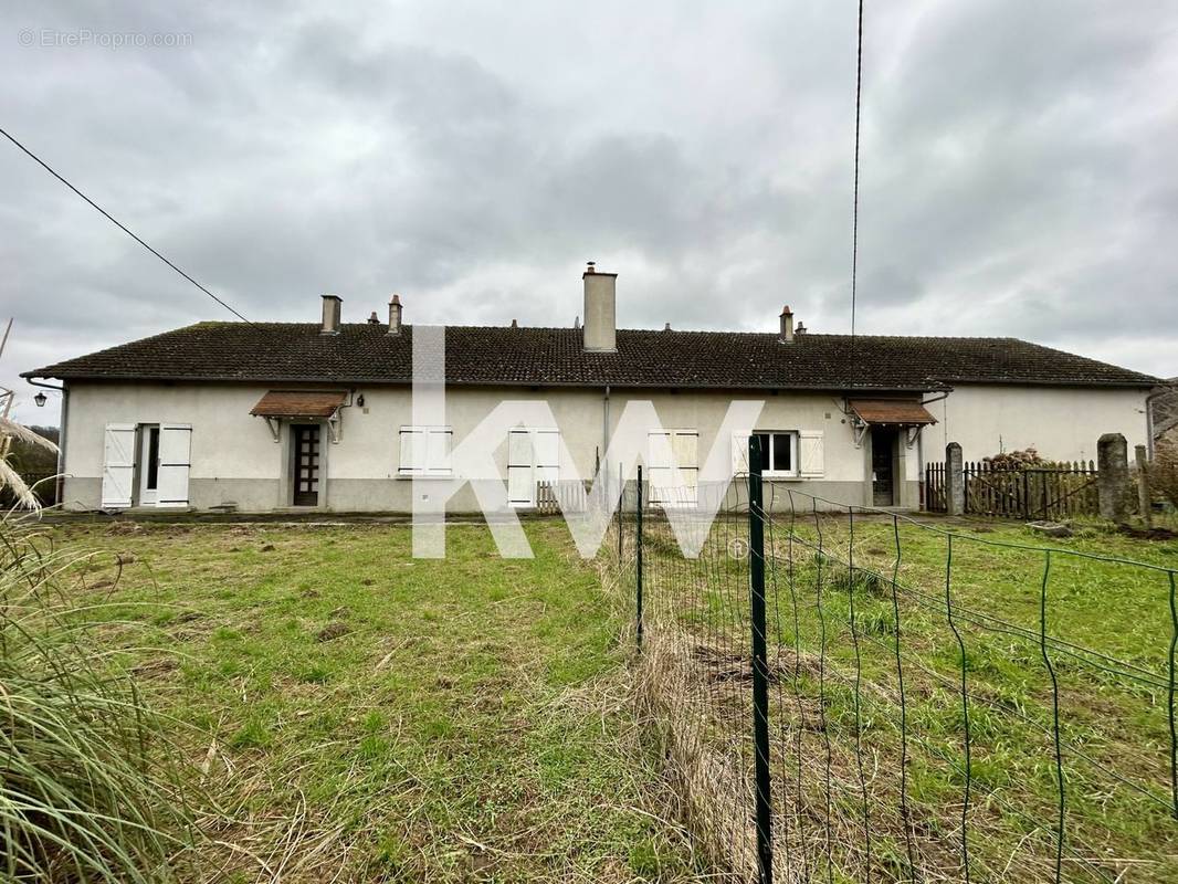 Maison à MAGNAC-LAVAL