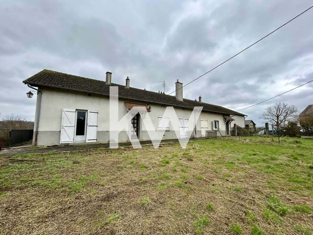 Maison à MAGNAC-LAVAL